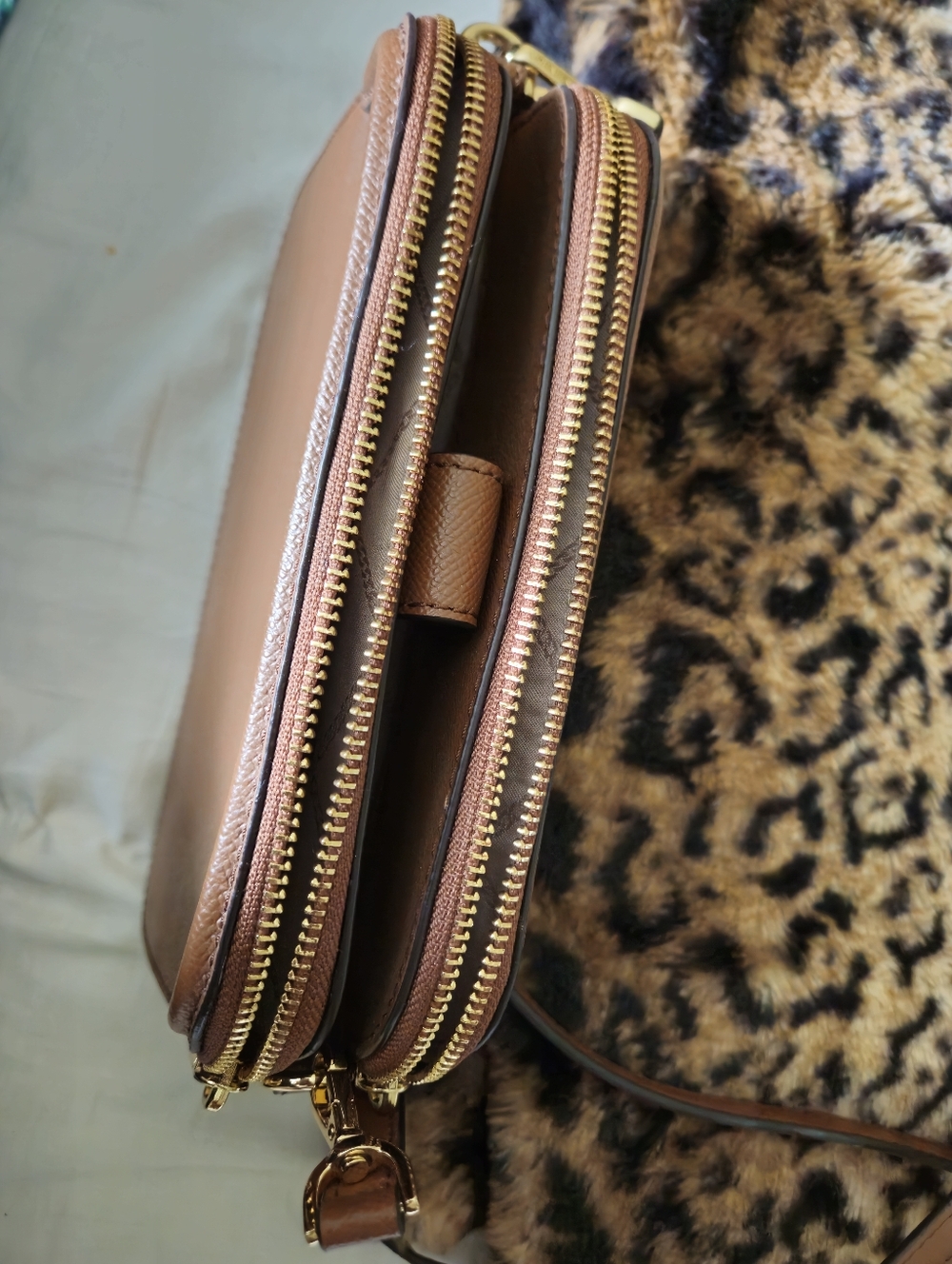 Michael Kors Crossbody Houston Large Crossgrain Leather Double-Zip Crossbody Bag - Picture 4 of 9